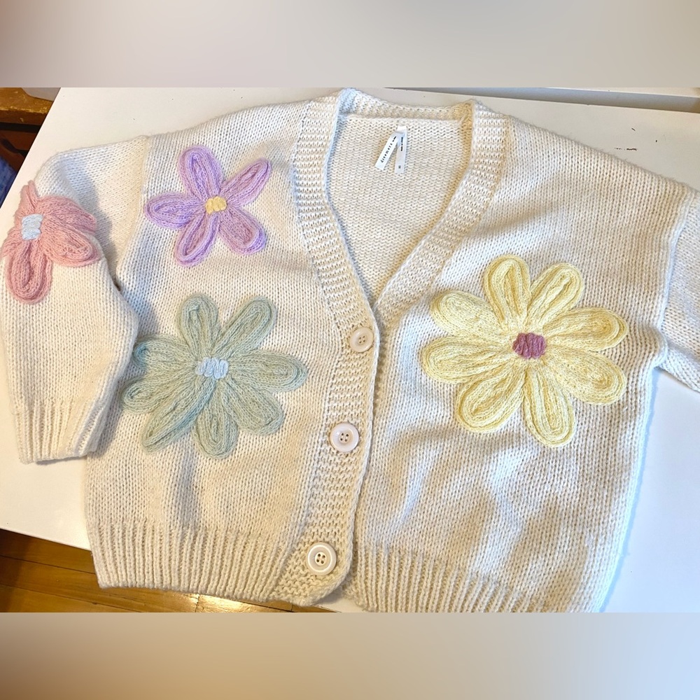 SOLD Creme/white Knit Cardigan with embroidered Pastel Flowers from Dreamers - Picture 7 of 9